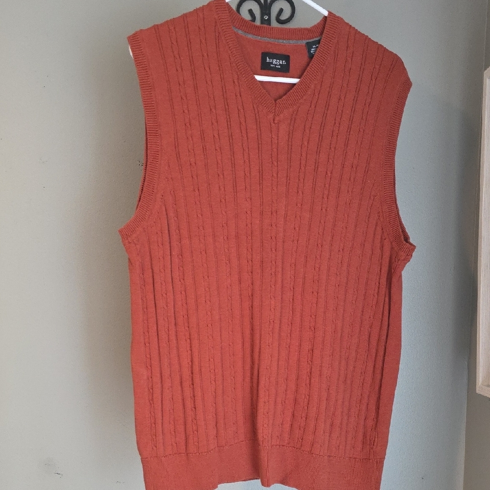 Haggar Men's V-Neck Sweater Vest in Rust Size XL 100% Cotton